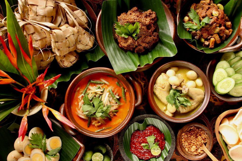 Ketupat,Lebaran.,Traditional,Celebratory,Dish,Of,Rice,Cake,With,Several